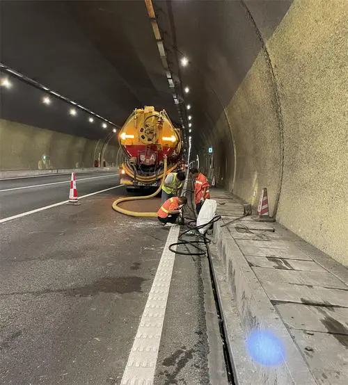 宣恩隧道排水渠清淤